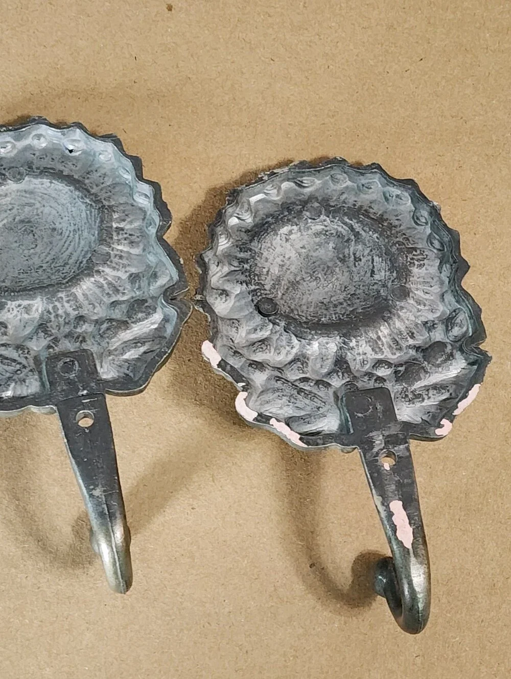 Vintage Flower Single Hook Sunflower Set 2 Towel Robe Cast Aluminum Lightweight